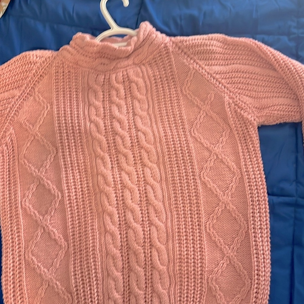 Hunters Run pink mock turtleneck medium pull over sweater